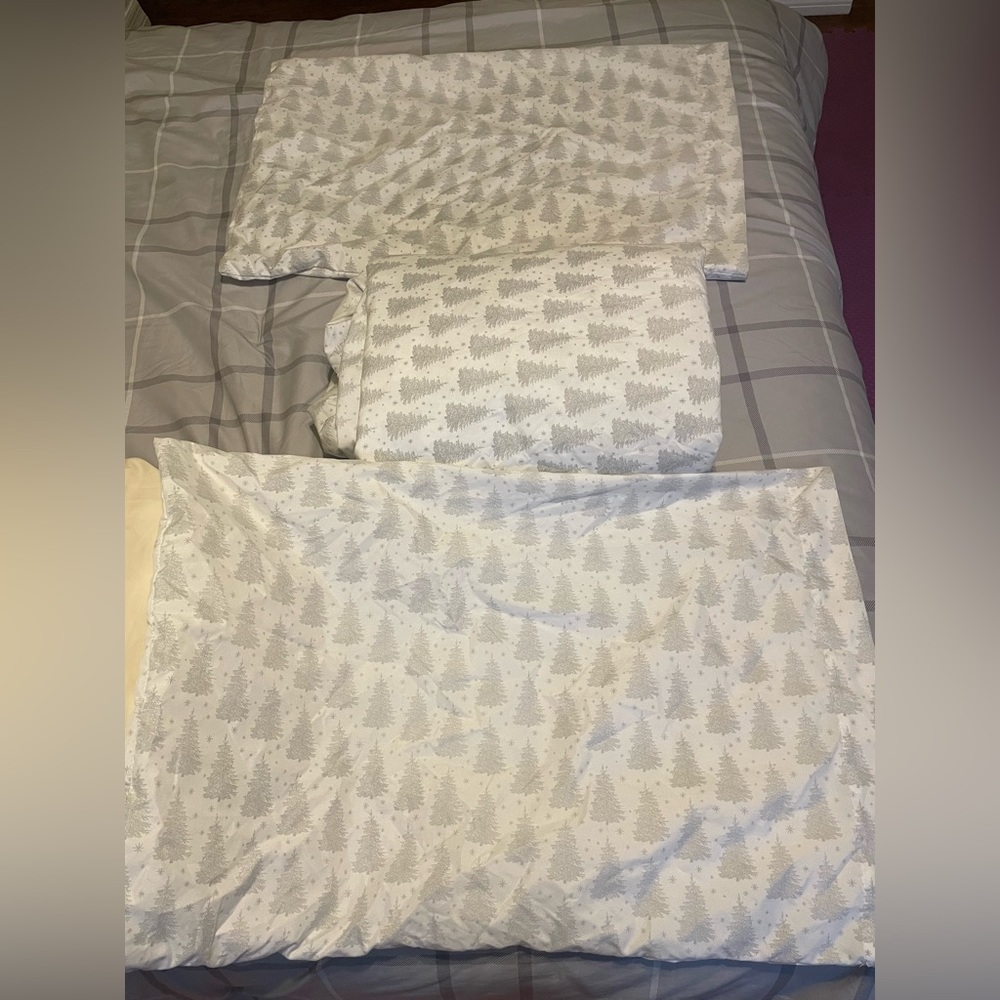 Queen sheet set white with gray Christmas trees